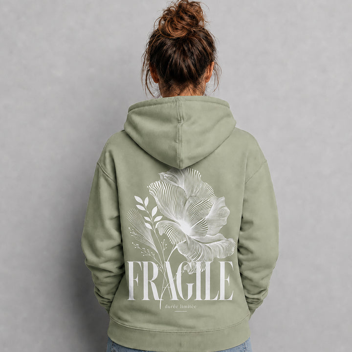Hoodie FRAGILE sauge – Confort Everyday